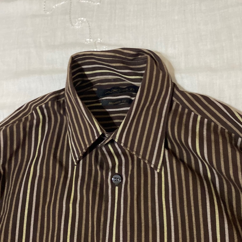 Button down - Picture 2 of 2